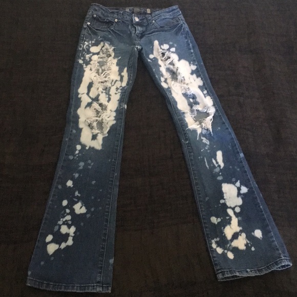 ⭐️Rampage Juniors Blenched, Ripped/Distressed Straight Leg Blue Denim Jeans - Picture 5 of 11